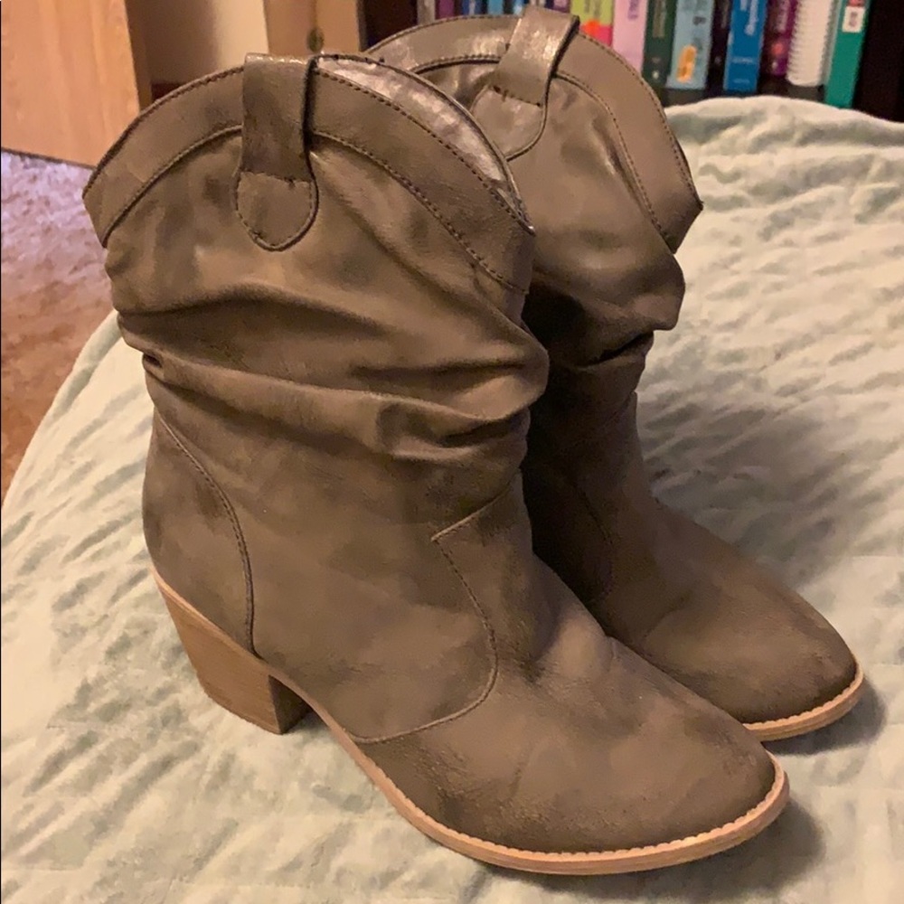 Small heel stylish cowgirl boots